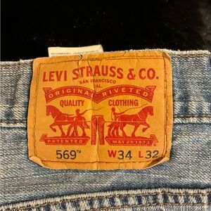 Levi’s men’s jeans 569 in size 34x32-light denim